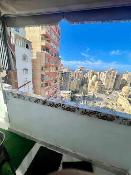 Cozy Flat Near Downtown Almorsi Apartment